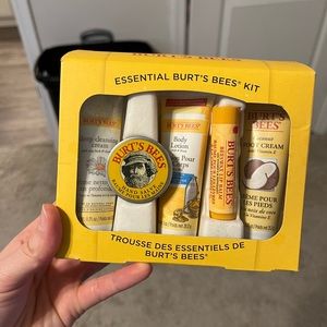 Burt’s Bees Kit NWT